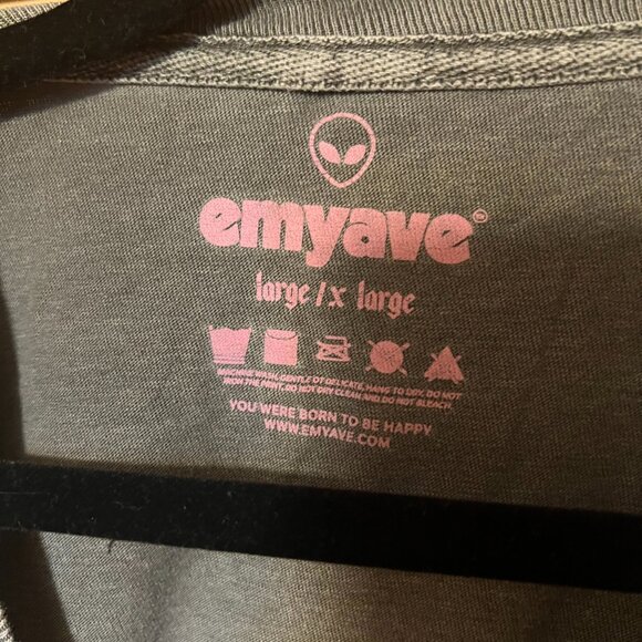 Emy Ave - Wild Woman Tiger tee - L/XL - Picture 3 of 4